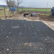 Pokladka zatravnovaci dlazby